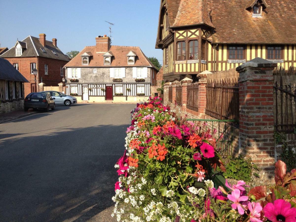 Gites De La Maison Du Haras Beuvron-en-Auge Exterior photo